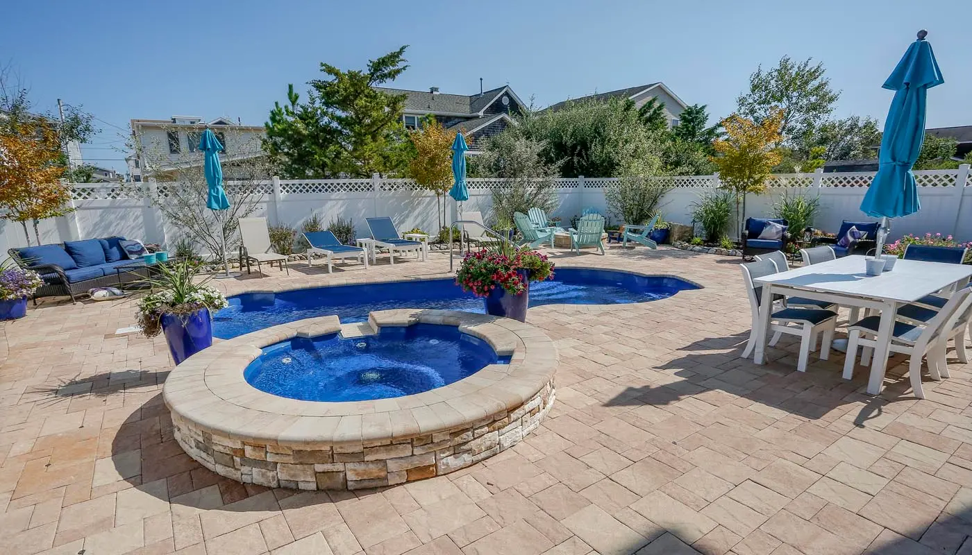 regal-round-spa-w-spillover-_OC_7982