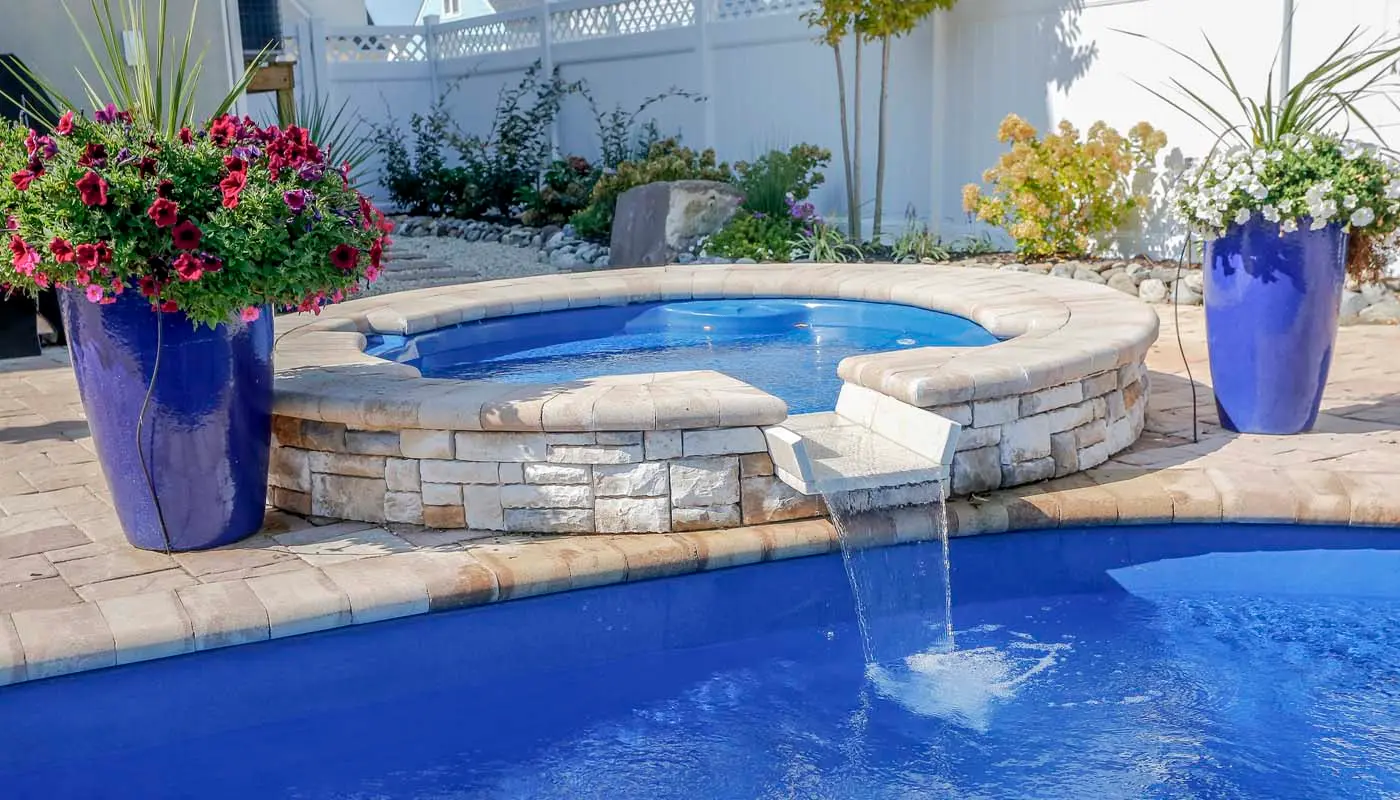 regal-round-spa-w-spillover-_OC_7988
