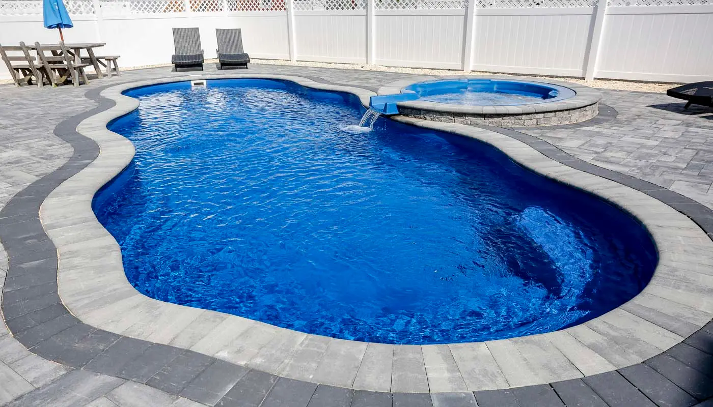regal-round-spa-w-spillover-_OC_8012