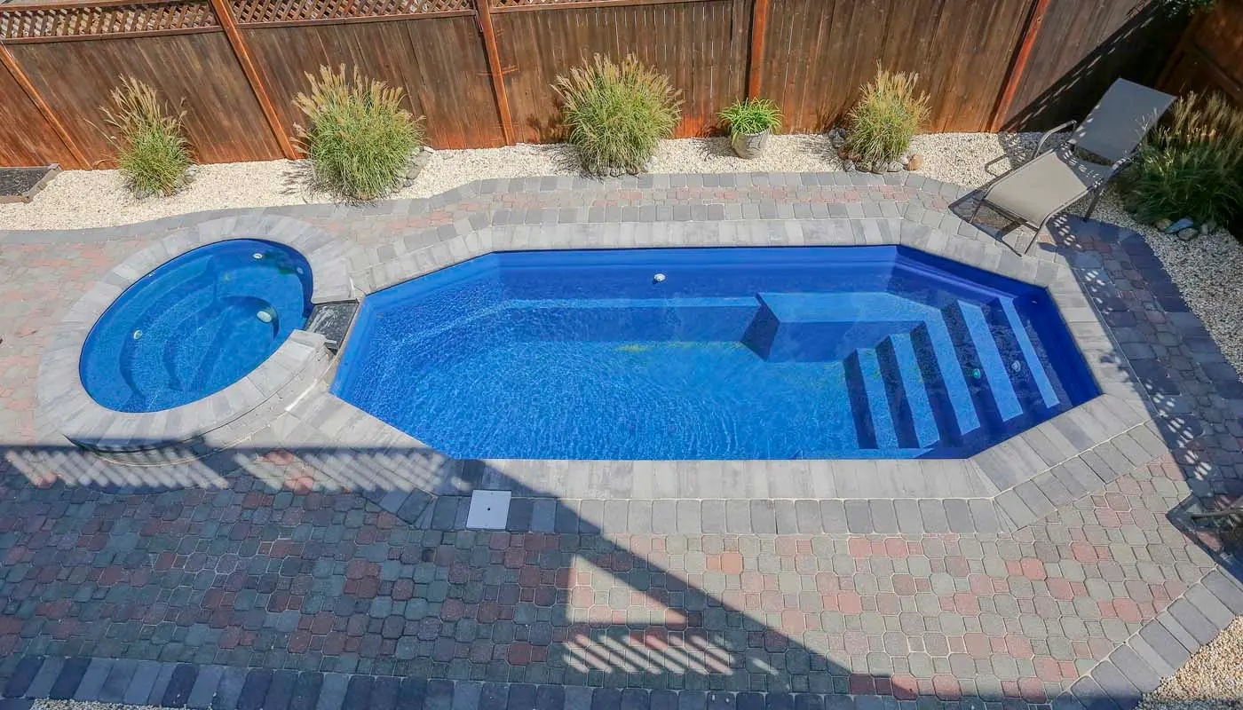 regal-round-spa-w-spillover-_OC_8023